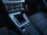 Volkswagen Passat 2.0TDI MANUÁL VÝHŘEV KAMERA - náhled 35