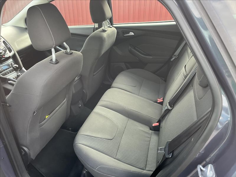 Ford Focus 1,6 TDCi KLIMA ROZVODY SERVIS - fotka 13 z 38