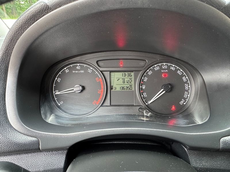 Škoda Roomster (2009) 1.2 HTP - fotka 18 z 28