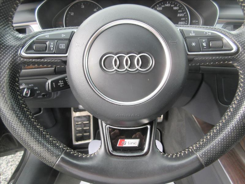 Audi A6 Avant 3,0 TDI Sline - fotka 11 z 19