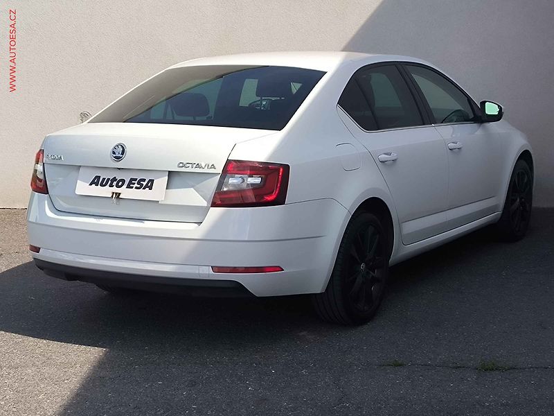 Škoda Octavia (2018) 1.4 TSI, 2.maj,ČR, LED - fotka 4 z 21