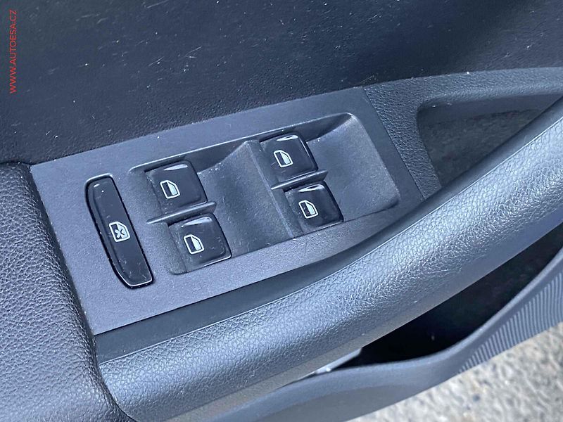 Škoda Octavia (2013) 2.0 TDi, DSG, park.čidla - fotka 11 z 18