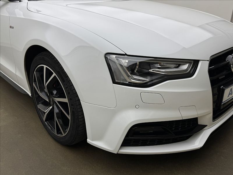 Audi A5 2,0 140kW S-LINE 4X4 VÝHŘEV TZ - fotka 46 z 50