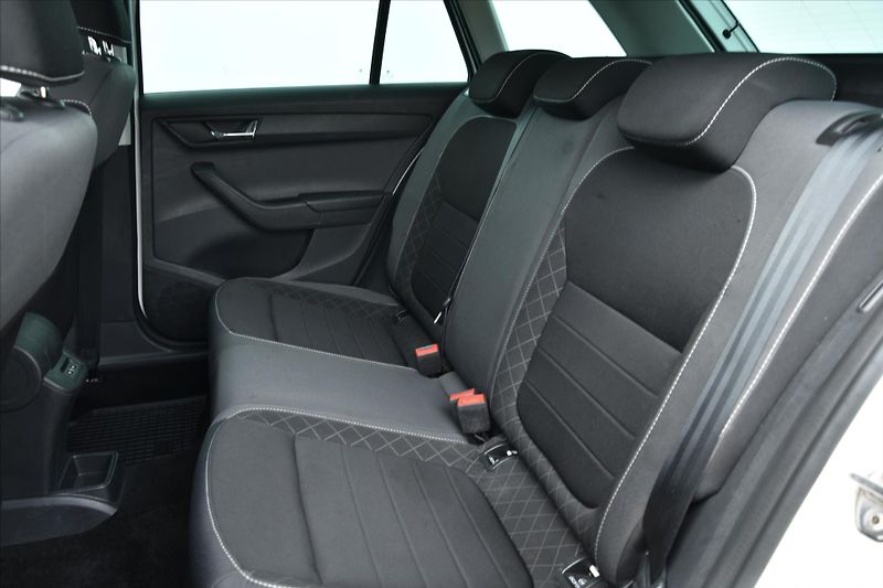 Škoda Fabia 1.0 TSI 70kW 1.MAJITEL DPH ČR - fotka 11 z 21