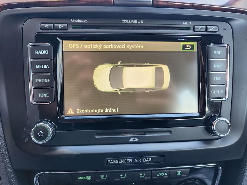 Škoda Superb 2.0-PRAV.SERVIS-TOP VÝBAVA - fotka 34 z 37