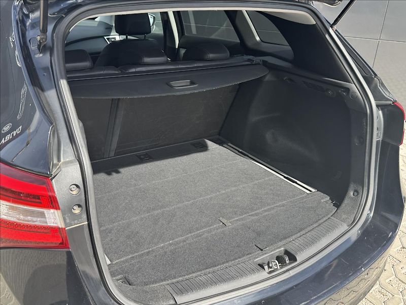 Hyundai i30 1,6 CRDI Premium AT ČR - fotka 13 z 28