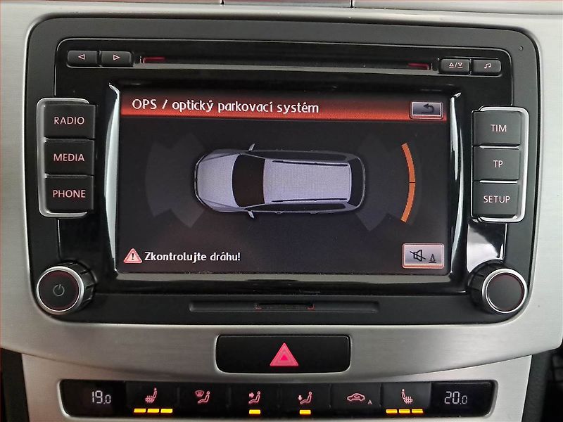 Volkswagen Passat (2014) 2.0 TDI, Automat, Xenony - fotka 13 z 17