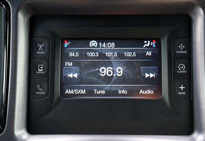 Dodge Challenger 3.6 V6 SXT Plus/kůže/automat - fotka 31 z 35
