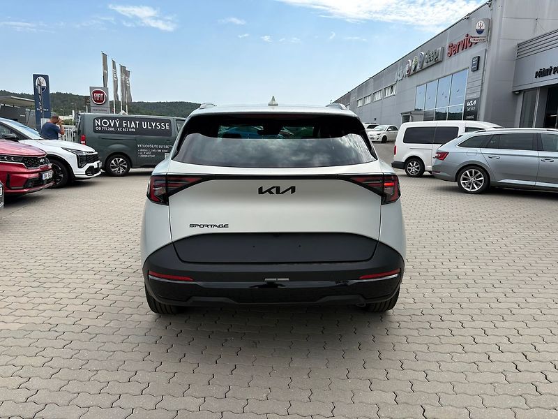 Kia Sportage (2026) 1,6 T-GDi GPF 4x2 7DCT BLACK E - fotka 6 z 17