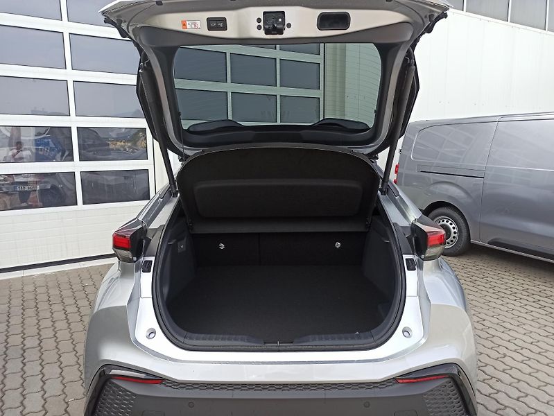 Toyota C-HR (2025) C-HR 2.0 PHEV STYLE - fotka 16 z 18