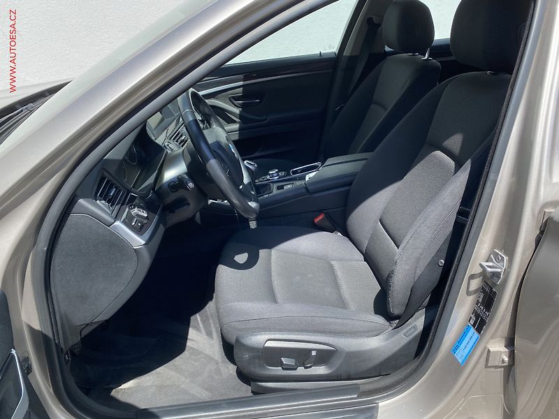 BMW Řada 5 (2016) 2.0 D, ČR, servis.kniha, LED - fotka 9 z 20