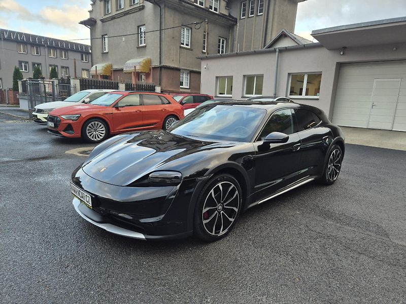 Porsche Taycan Cross Turisno 4S 93kWH  92,6% - fotka 2 z 46