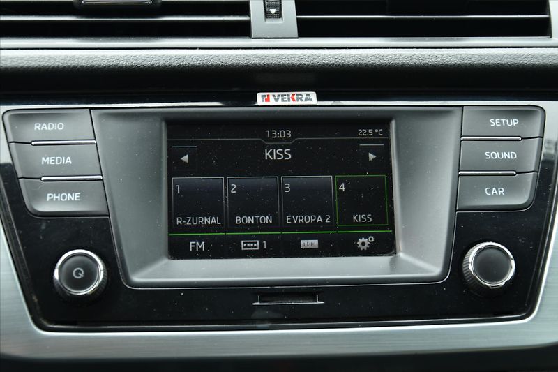 Škoda Fabia 1.2TSi 1.MAJITEL DPH ČR - fotka 15 z 19
