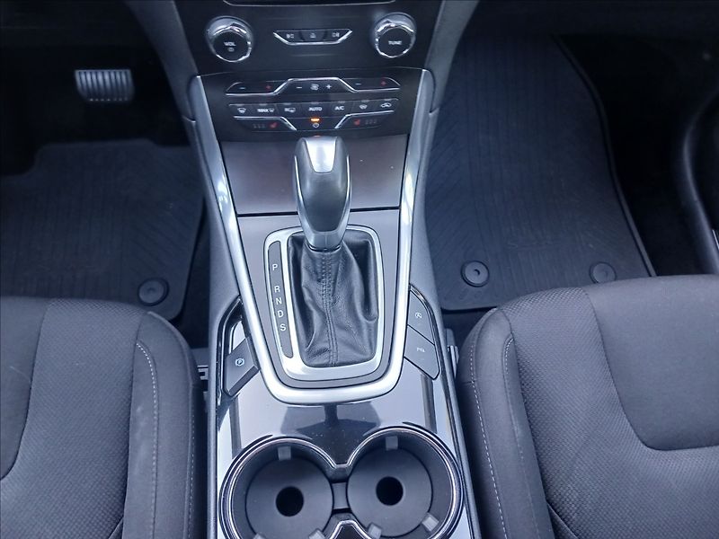 Ford S-MAX 2,0 Titanium 110 kW PowerShift - fotka 22 z 39