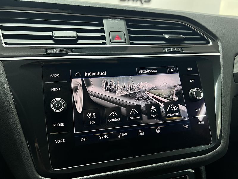 Volkswagen Tiguan IQ.DRIVE, 2.0 TSI 140 kW, 4x4 - fotka 43 z 44