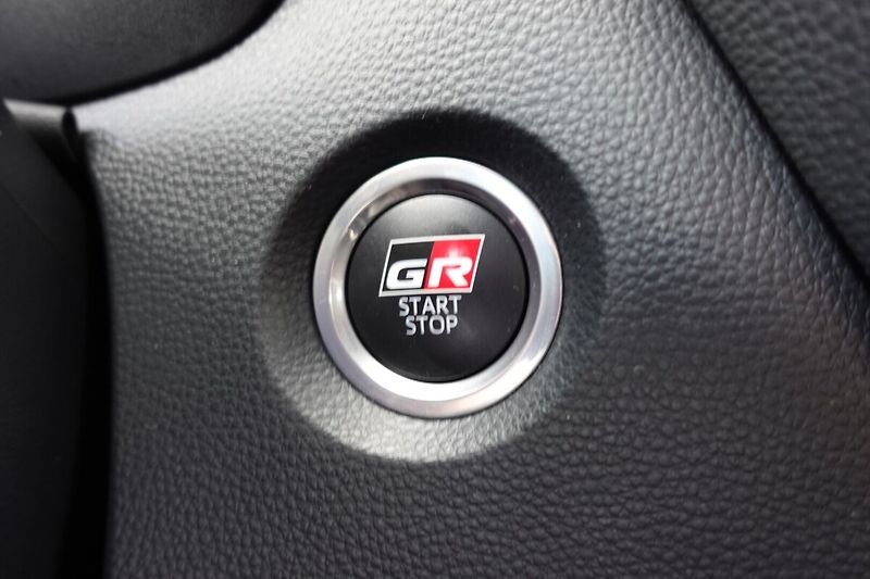 Toyota Corolla 1,8HSD GR Sport Dynamic - fotka 29 z 33