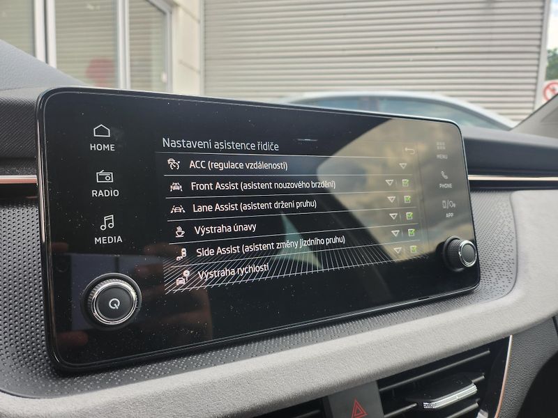 Škoda Scala Top Selection 1.5 110kw DSG - fotka 15 z 24