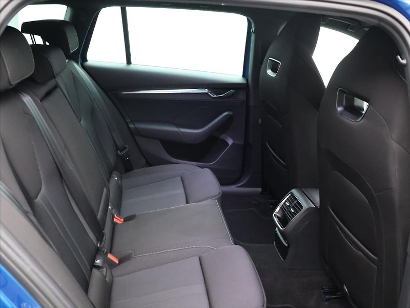 Škoda Octavia 2,0 TDI 110kW DSG Style Sport - fotka 13 z 39