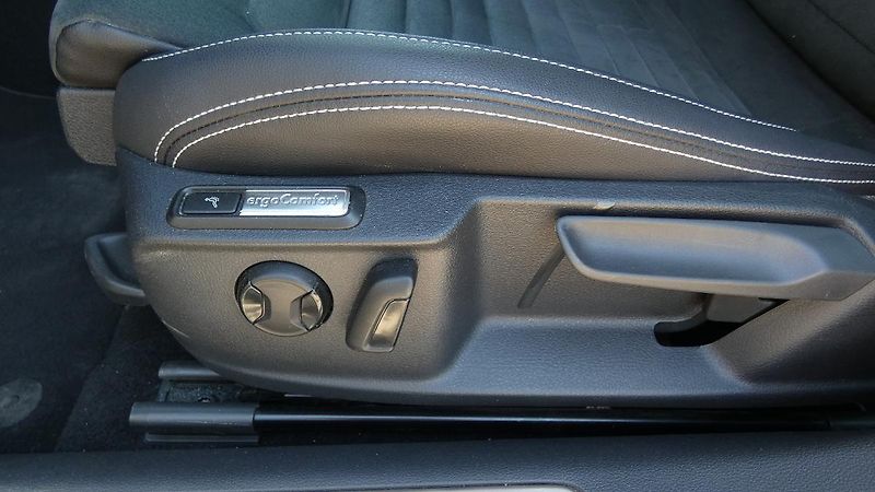 Volkswagen Passat 2.0 TDI 147kW BMT 4MOT DSG Ele - fotka 22 z 24