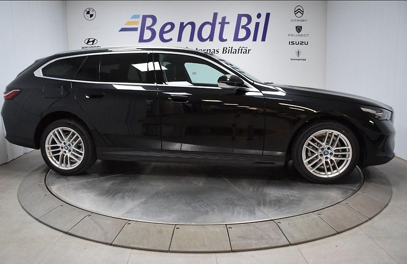 BMW Řada 5 530e xDrive Touring Tažné - fotka 7 z 19