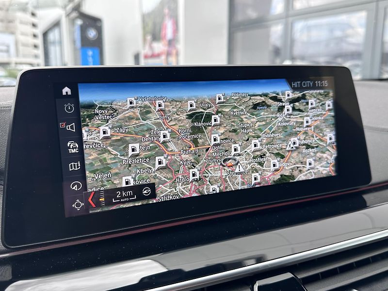 BMW Řada 5 M550d xDrive - fotka 16 z 33