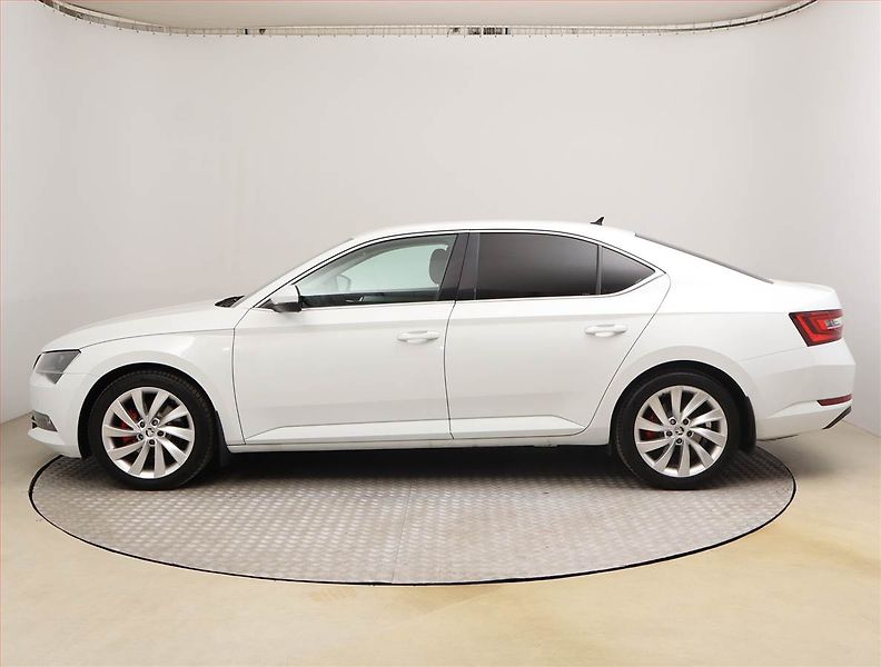 Škoda Superb (2015) Style 1.8 TSI, Bi-Xenony - fotka 3 z 21