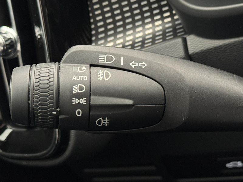 Volvo XC40 B3 CORE AUT  - fotka 28 z 42