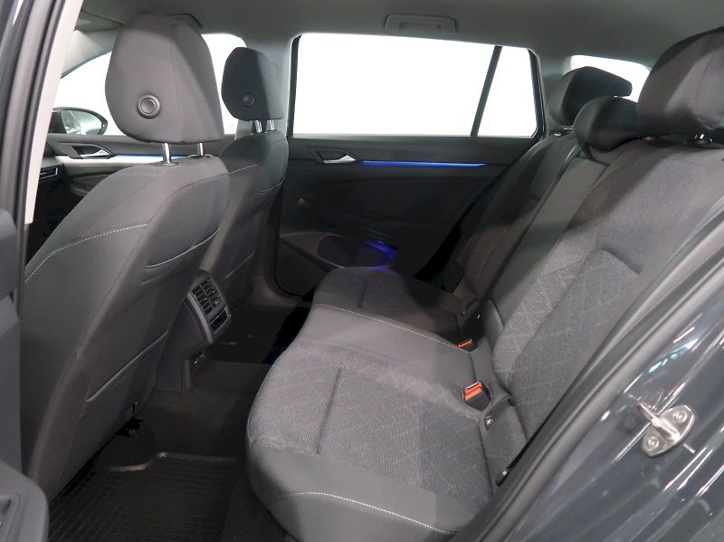 Volkswagen Golf (2023) LIFE 1.0TSI 81KW - fotka 15 z 34
