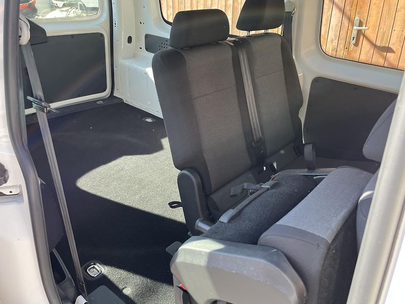 Volkswagen Caddy (2018) MAXI 2,0TDi 150k 6rychl. -DPH - fotka 19 z 20