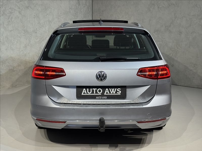 Volkswagen Passat 2,0 TDi  DSG Highline Virtual - fotka 9 z 49