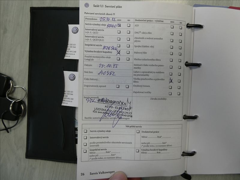 Volkswagen Golf 1,4 i16V serviska,ČR,2.majitel - fotka 47 z 49