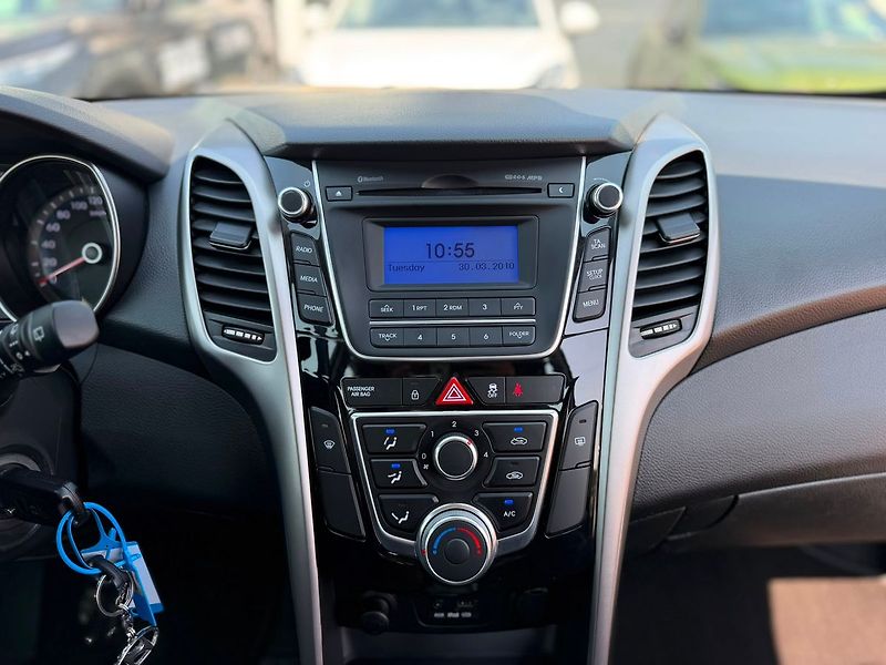 Hyundai i30 1.4CVVT 100 MAN6 Trikolor - fotka 19 z 25