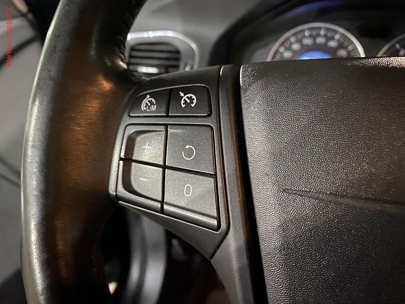 Volvo S60 (2012) 2.0 D3, Navi - fotka 13 z 17