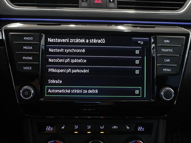 Škoda Superb 2,0 TDi 140kW Laurin & Klement - fotka 16 z 32
