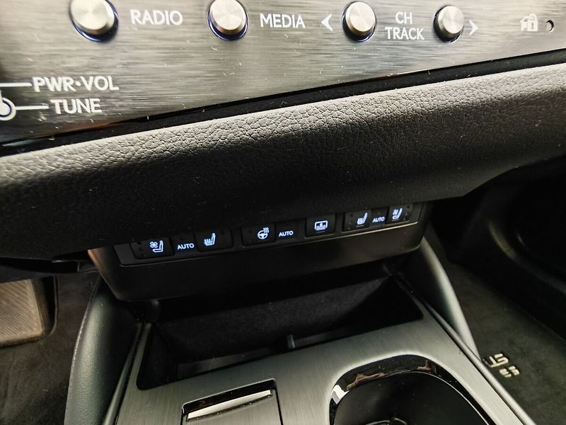 Lexus ES 300h 300h Luxury - fotka 42 z 49