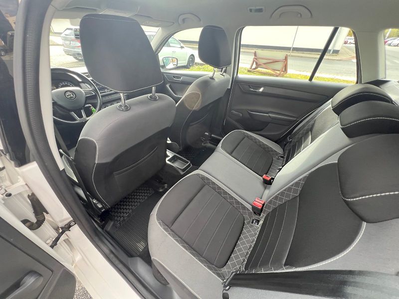 Škoda Fabia (2019) Ambition 1.0TSi 70kW 5°manuáln - fotka 12 z 26