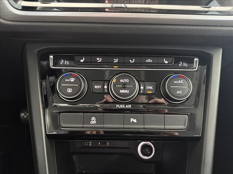 Volkswagen Touran 1,2   TSI,COMFORTLINE,SERVISKA - fotka 16 z 22