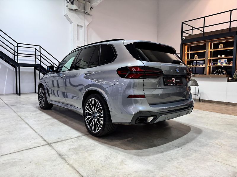 BMW X5 (2023) xDrive 30d mHEV A/T - fotka 6 z 14
