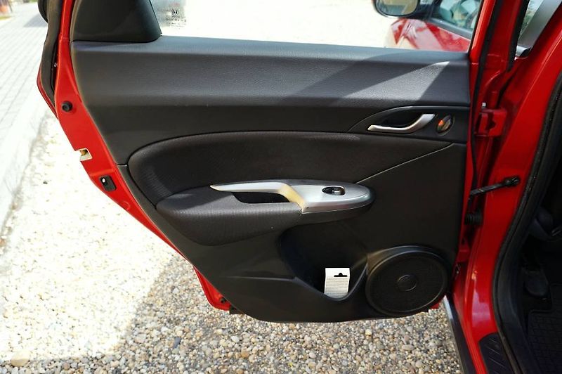 Honda Civic (2011) 1,4i- Vtec 73 kW - fotka 15 z 27
