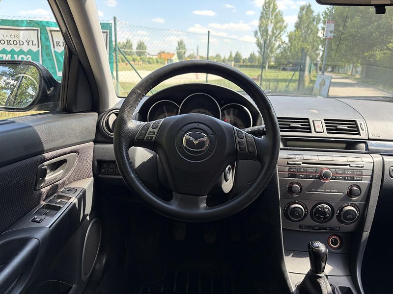 Mazda 3 2.0 Sport Active - fotka 24 z 31