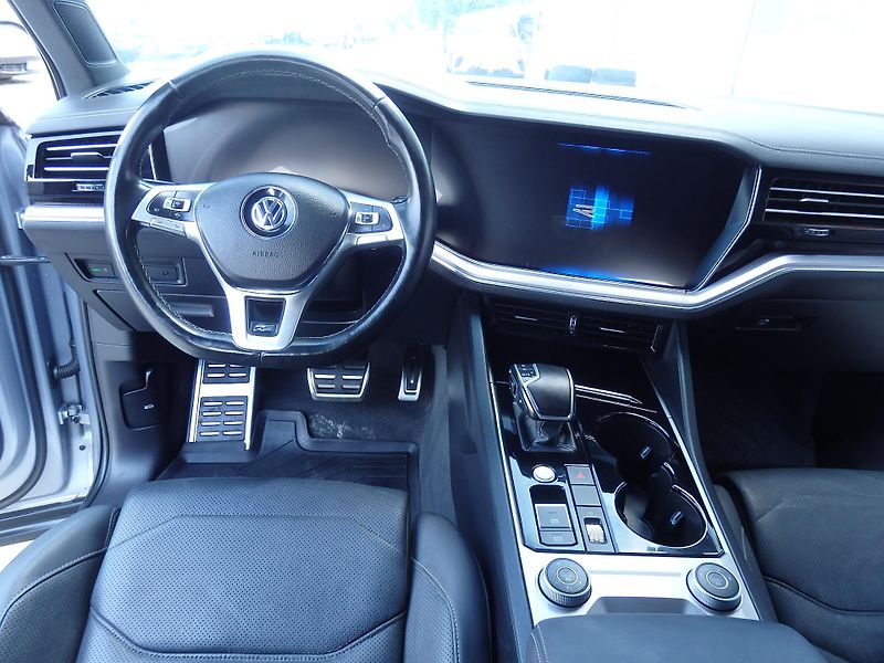 Volkswagen Touareg 4.0 TDI V8 310 kW R-LINE - fotka 12 z 26