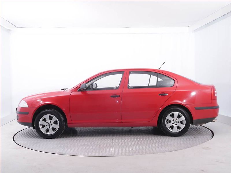 Škoda Octavia (2011) 1.6, Park. senzory - fotka 3 z 15
