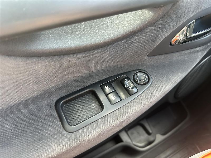 Fiat Scudo 2,0 JTD 9.MÍST LONG TAŽNÉ - fotka 21 z 24