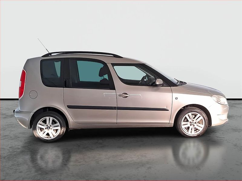 Škoda Roomster (2010) 1.6 TDI, Tažné, Klima - fotka 6 z 14