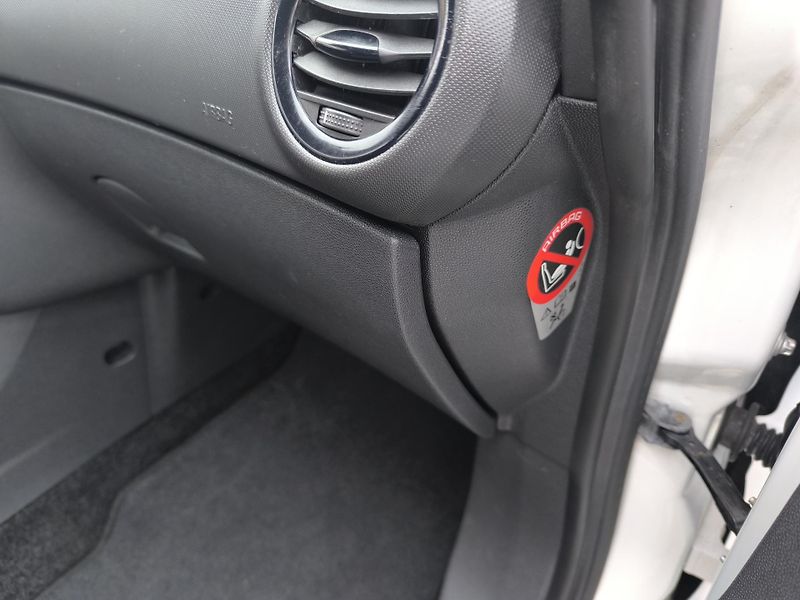 Opel Corsa (2010) 1.2 SERVISKA.1MAJ - fotka 14 z 27