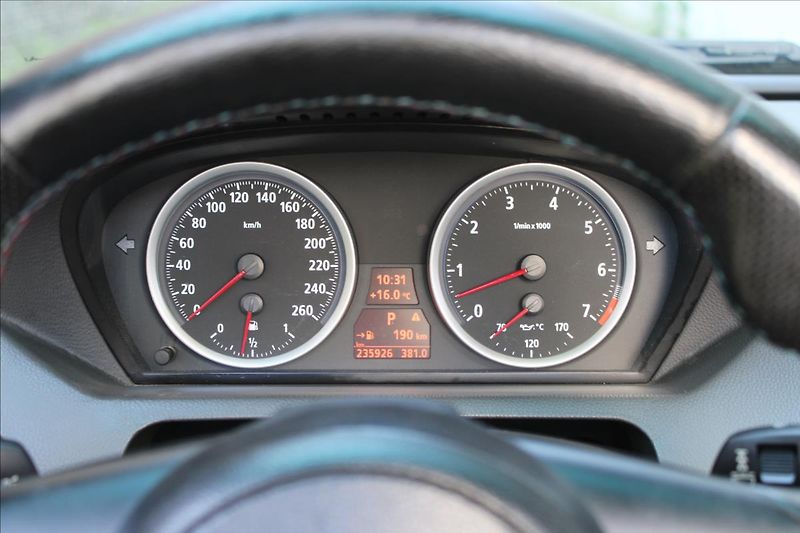 BMW Řada 6 645i LPG / CABRIO / M-PAKET - fotka 18 z 41