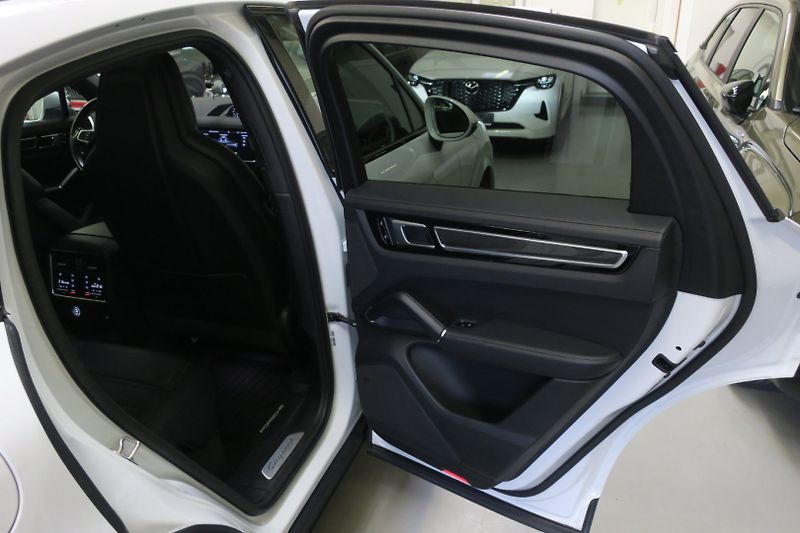 Porsche Cayenne (2019) Coupe 3.0 V6 Tiptronic Vzduch - fotka 39 z 45
