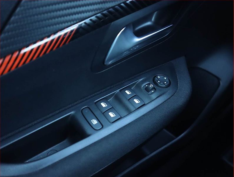 Peugeot 208 (2023) Active 1.2 PureTech - fotka 18 z 19