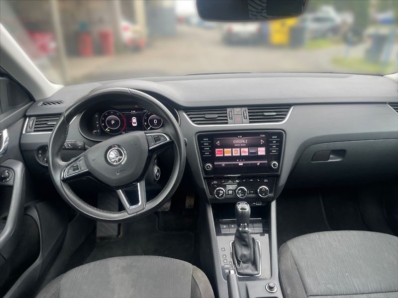 Škoda Octavia 2,0 TDI 110 Style AT - fotka 9 z 11