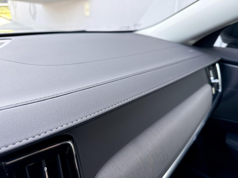 Volvo V90 T8 AWD ULTRA DARK + zimní kola - fotka 25 z 53